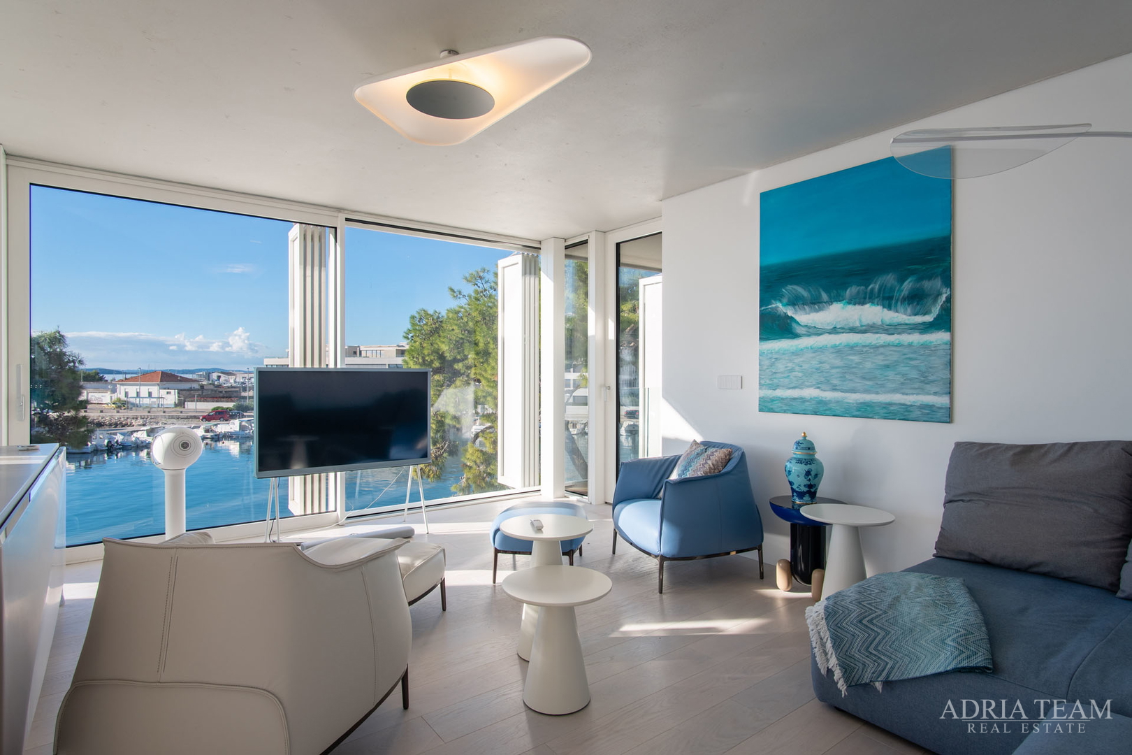 VILA U PRVOM REDU DO MORA, MODERNA ARHITEKTURA, PROSTRANA KROVNA TERASA - BRODARICA, ZADAR