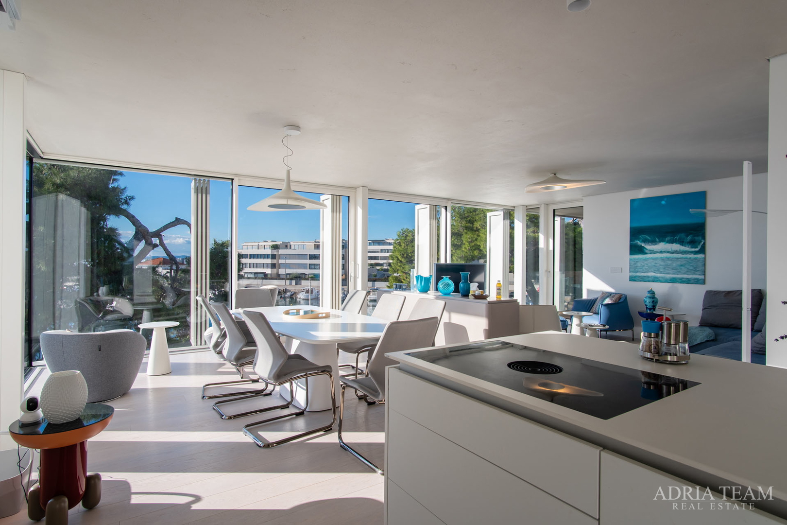 VILA U PRVOM REDU DO MORA, MODERNA ARHITEKTURA, PROSTRANA KROVNA TERASA - BRODARICA, ZADAR