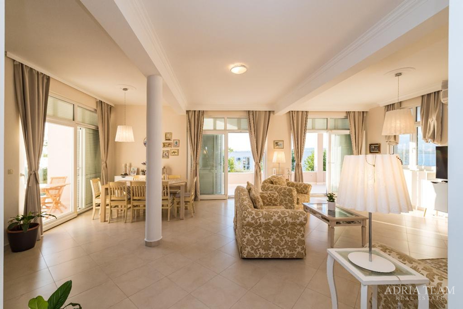 Beautiful apartment house with sea view, Novigrad