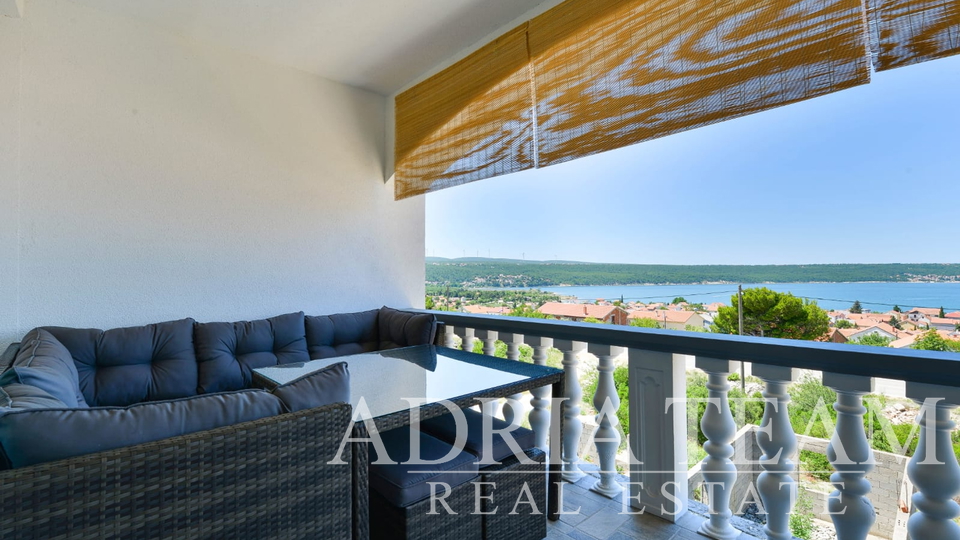 APARTMENT HOUSE WITH POOL, 600 M FROM THE SEA, GORNJI KARIN - OBROVAC