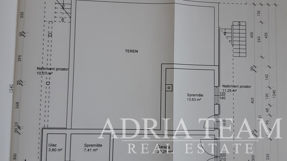 APARTMÁNOVÝ DŮM S BAZÉNEM, 600 M OD MOŘE, GORNJI KARIN – OBROVAC