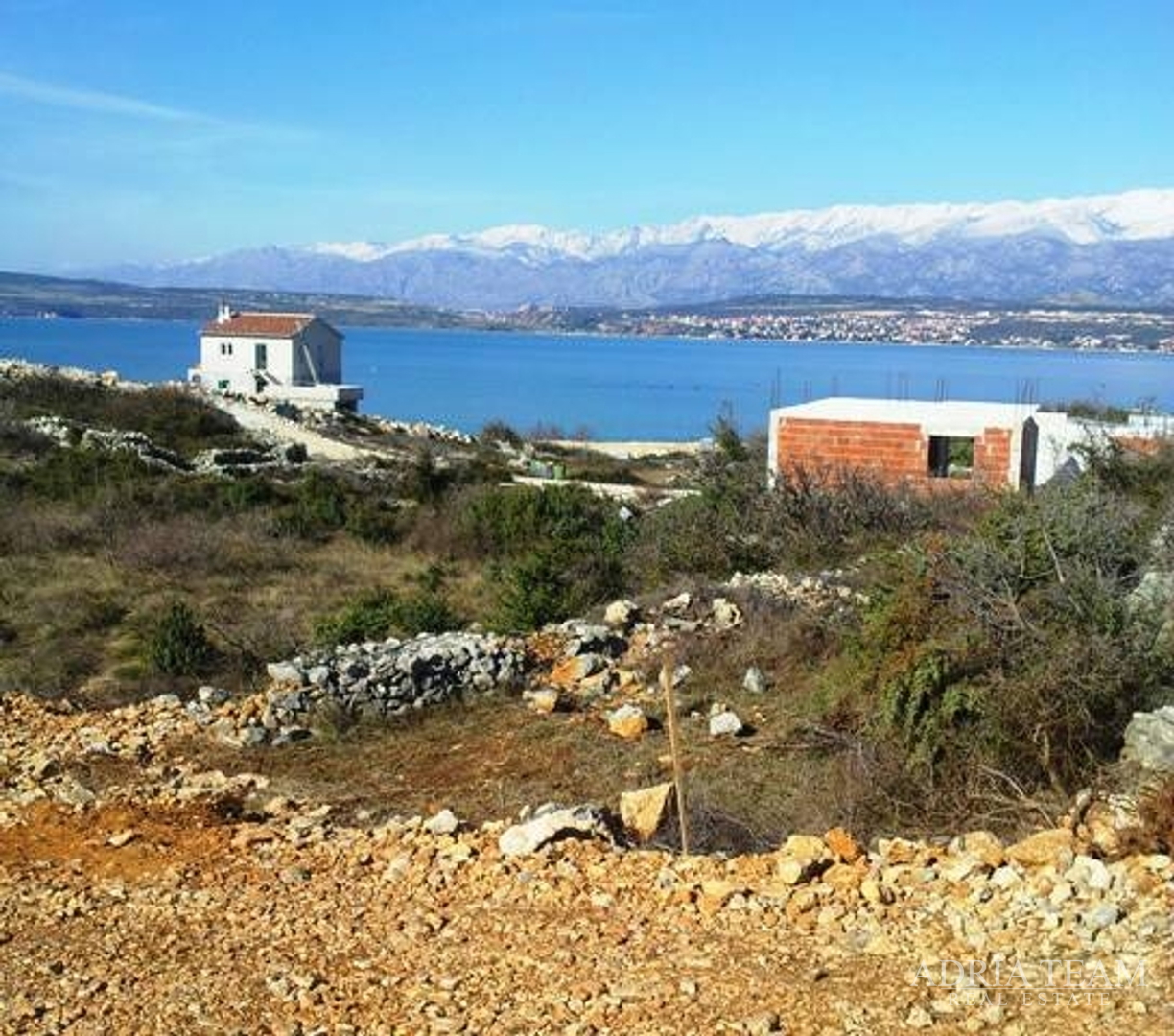 GRAĐEVINSKO ZEMLJIŠTE S POGLEDOM NA MORE