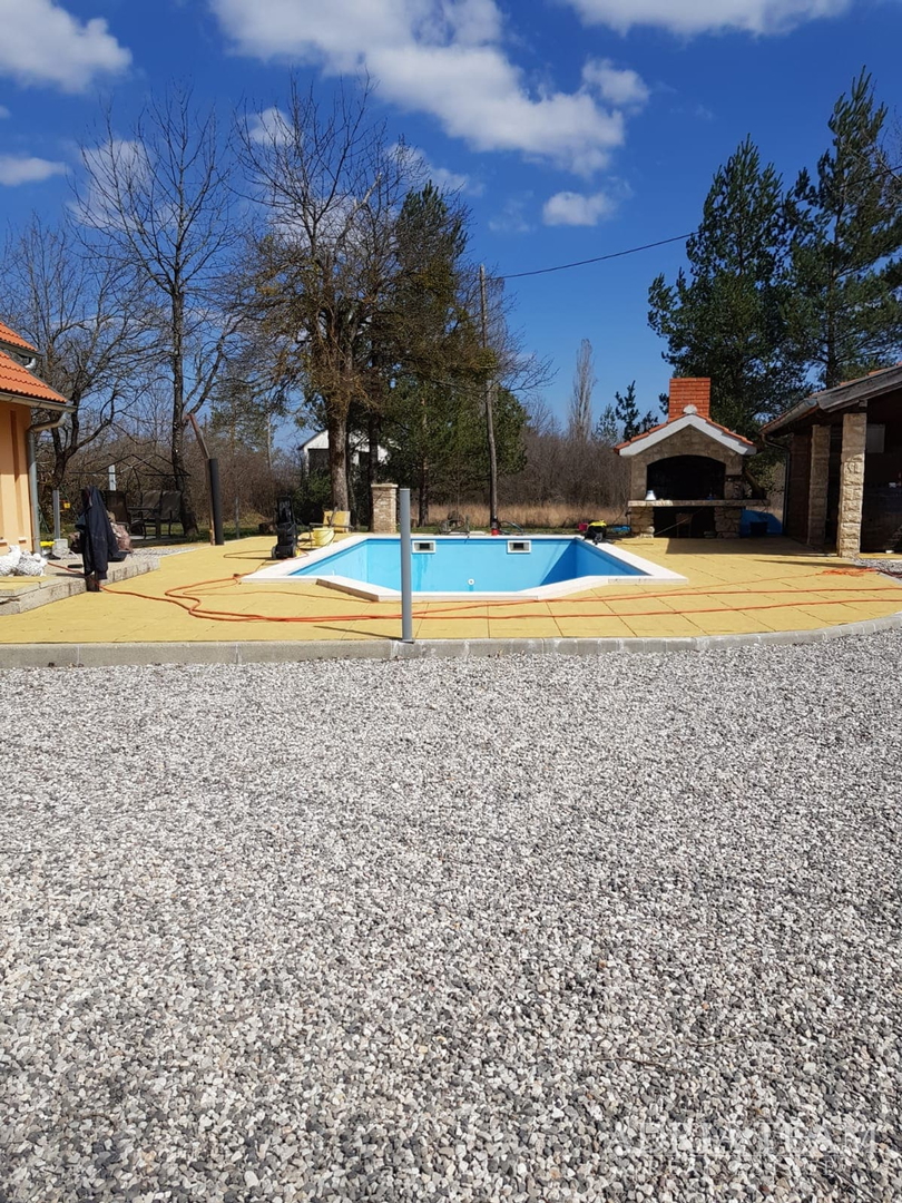 PROPERTY WITH A LUXURY VILLA WITH HEATED POOL AND COVERED TERRACE - 10,000 m2 OF LAND!