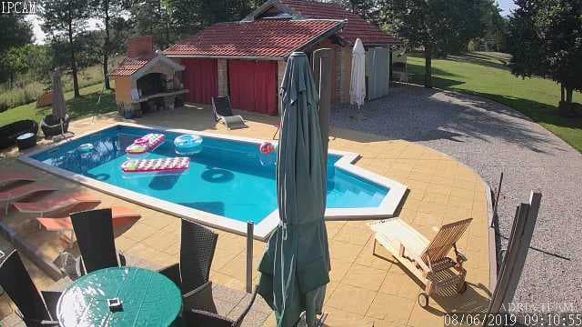 PROPERTY WITH A LUXURY VILLA WITH HEATED POOL AND COVERED TERRACE - 10,000 m2 OF LAND!