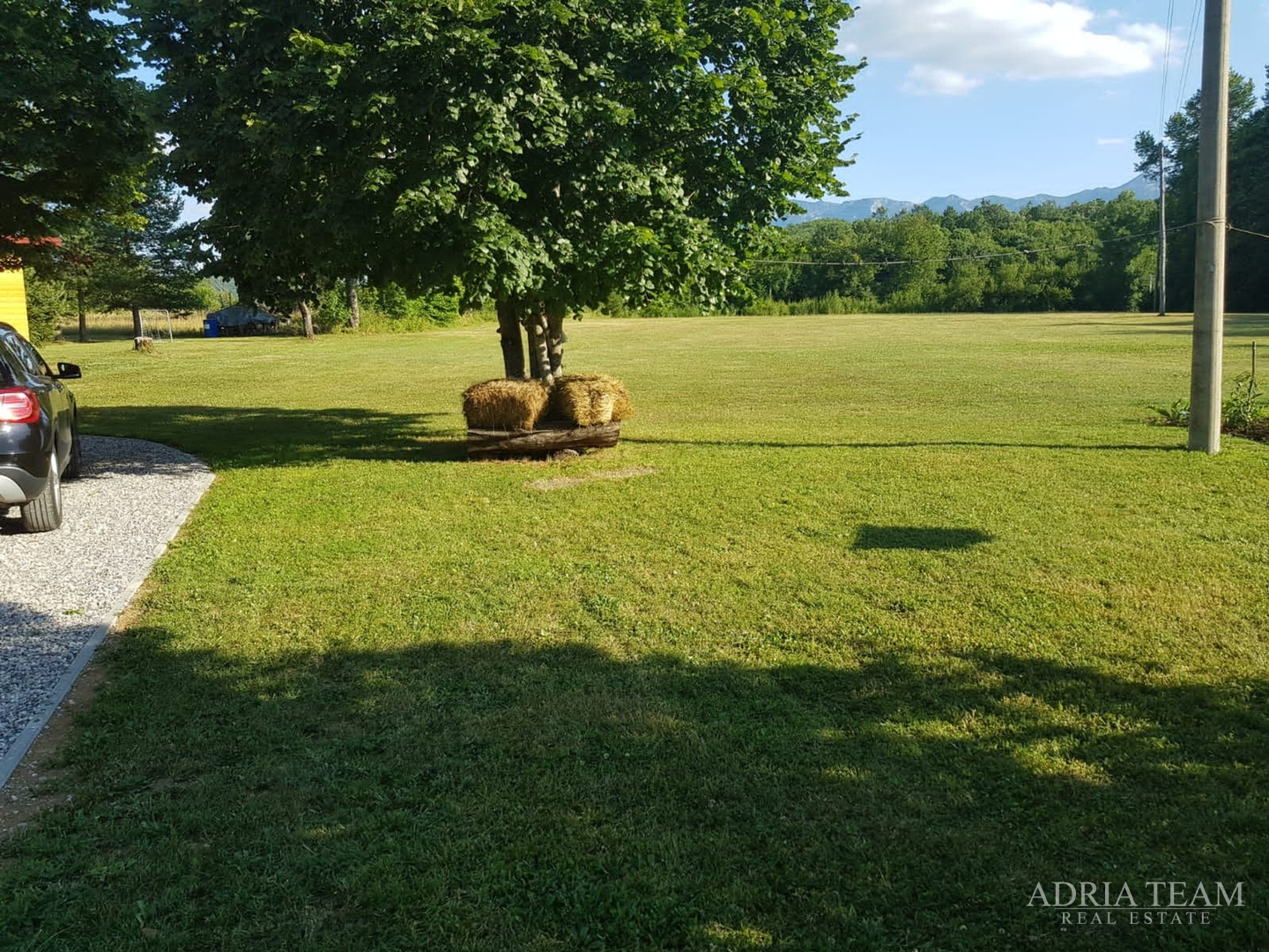 PROPERTY WITH A LUXURY VILLA WITH HEATED POOL AND COVERED TERRACE - 10,000 m2 OF LAND!