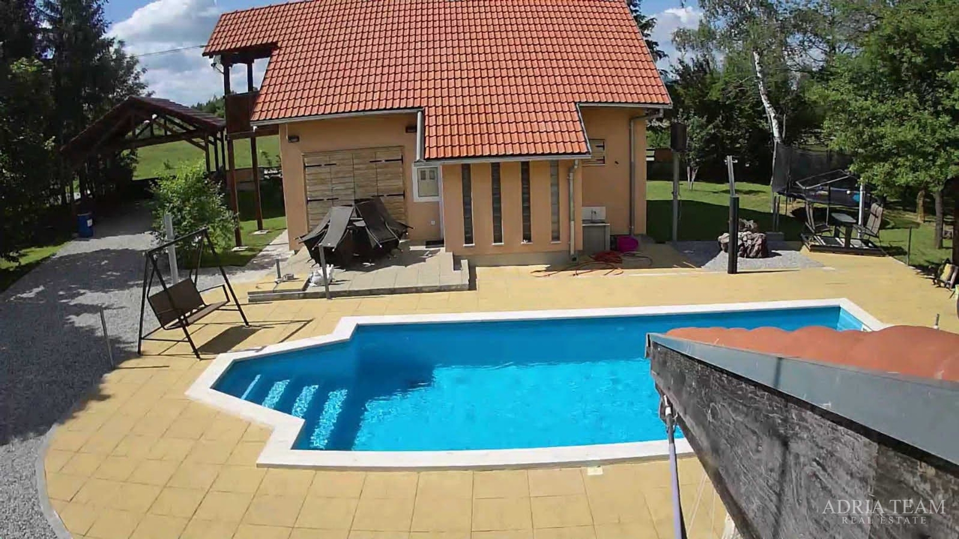 PROPERTY WITH A LUXURY VILLA WITH HEATED POOL AND COVERED TERRACE - 10,000 m2 OF LAND!