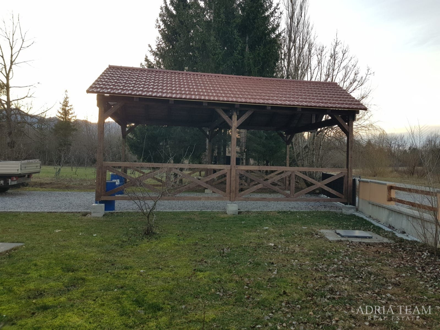 PROPERTY WITH A LUXURY VILLA WITH HEATED POOL AND COVERED TERRACE - 10,000 m2 OF LAND!