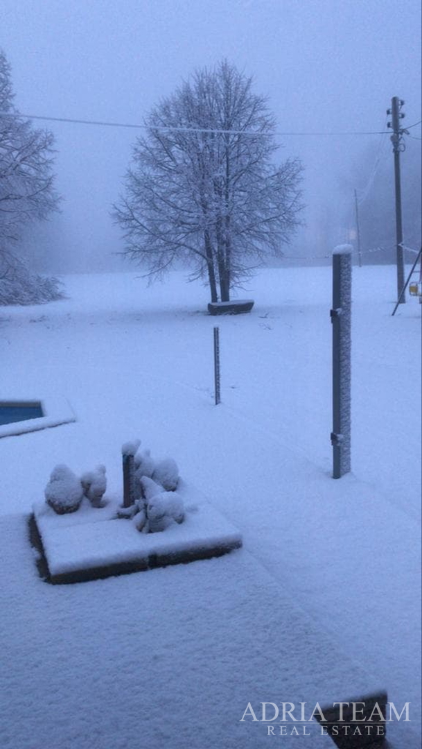 PROPERTY WITH A LUXURY VILLA WITH HEATED POOL AND COVERED TERRACE - 10,000 m2 OF LAND!