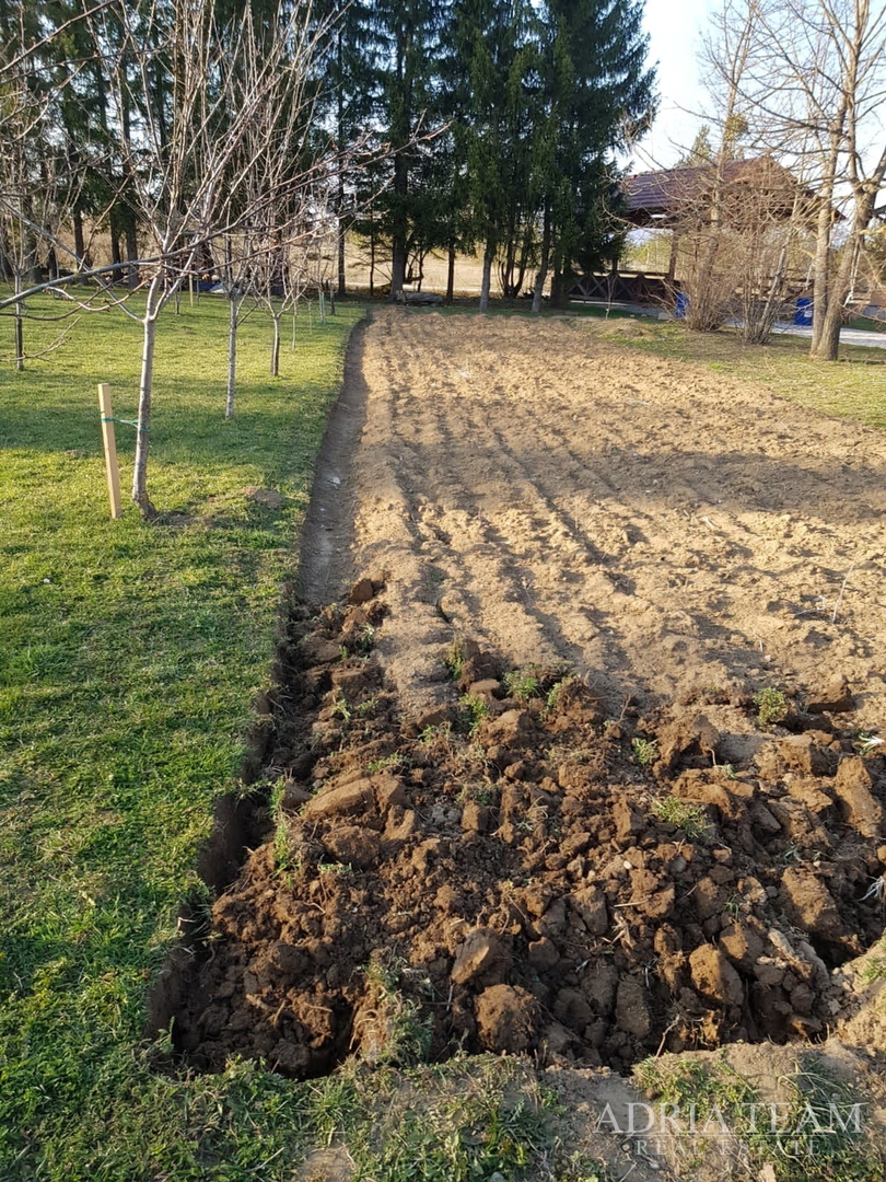 PROPERTY WITH A LUXURY VILLA WITH HEATED POOL AND COVERED TERRACE - 10,000 m2 OF LAND!