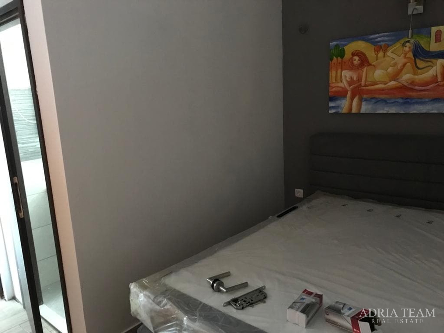 PROPERTY WITH A LUXURY VILLA WITH HEATED POOL AND COVERED TERRACE - 10,000 m2 OF LAND!