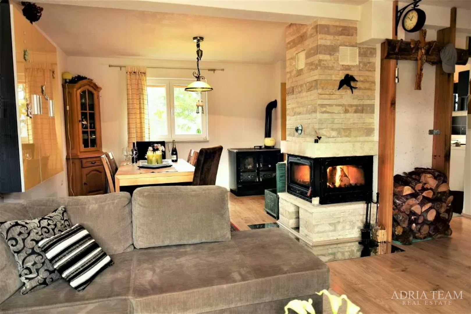 PROPERTY WITH A LUXURY VILLA WITH HEATED POOL AND COVERED TERRACE - 10,000 m2 OF LAND!