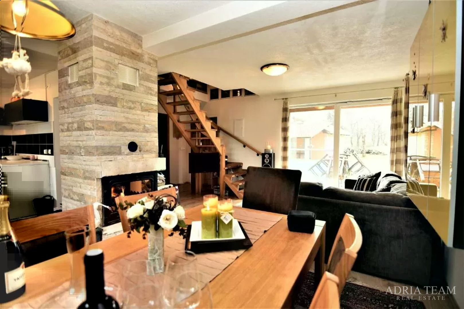 PROPERTY WITH A LUXURY VILLA WITH HEATED POOL AND COVERED TERRACE - 10,000 m2 OF LAND!