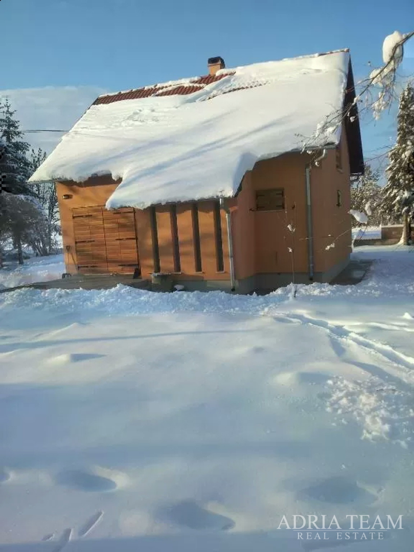 PROPERTY WITH A LUXURY VILLA WITH HEATED POOL AND COVERED TERRACE - 10,000 m2 OF LAND!