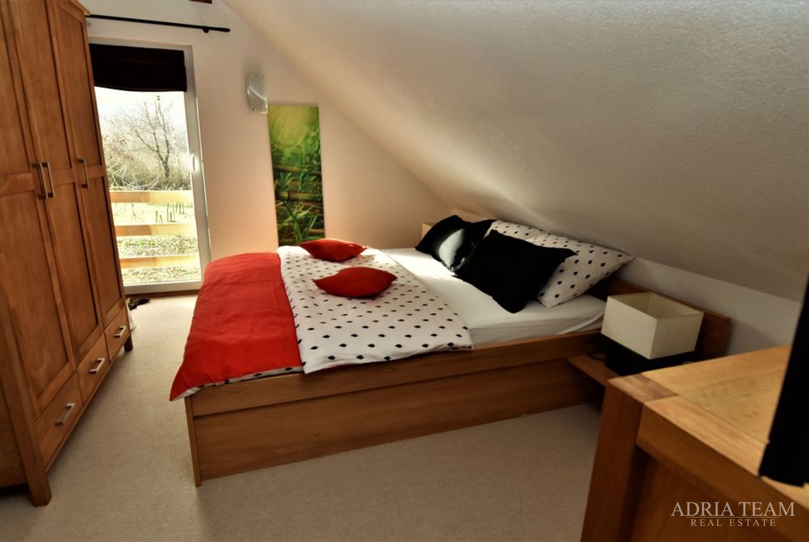 PROPERTY WITH A LUXURY VILLA WITH HEATED POOL AND COVERED TERRACE - 10,000 m2 OF LAND!