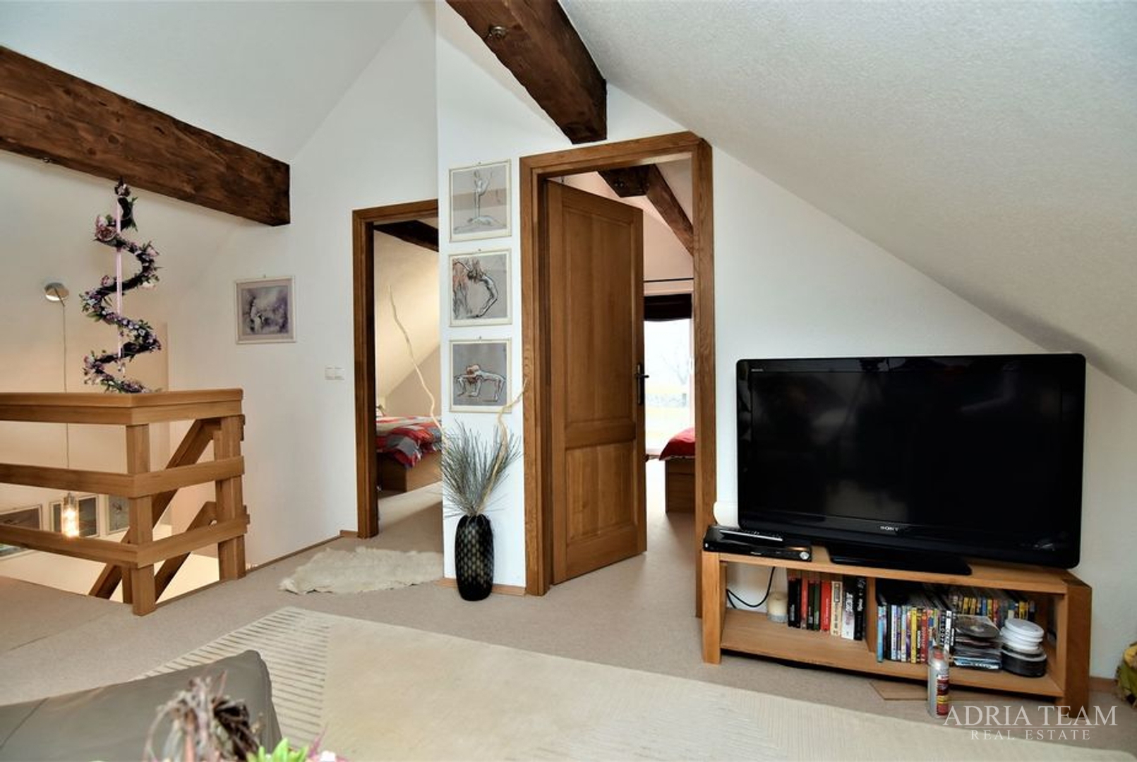 PROPERTY WITH A LUXURY VILLA WITH HEATED POOL AND COVERED TERRACE - 10,000 m2 OF LAND!