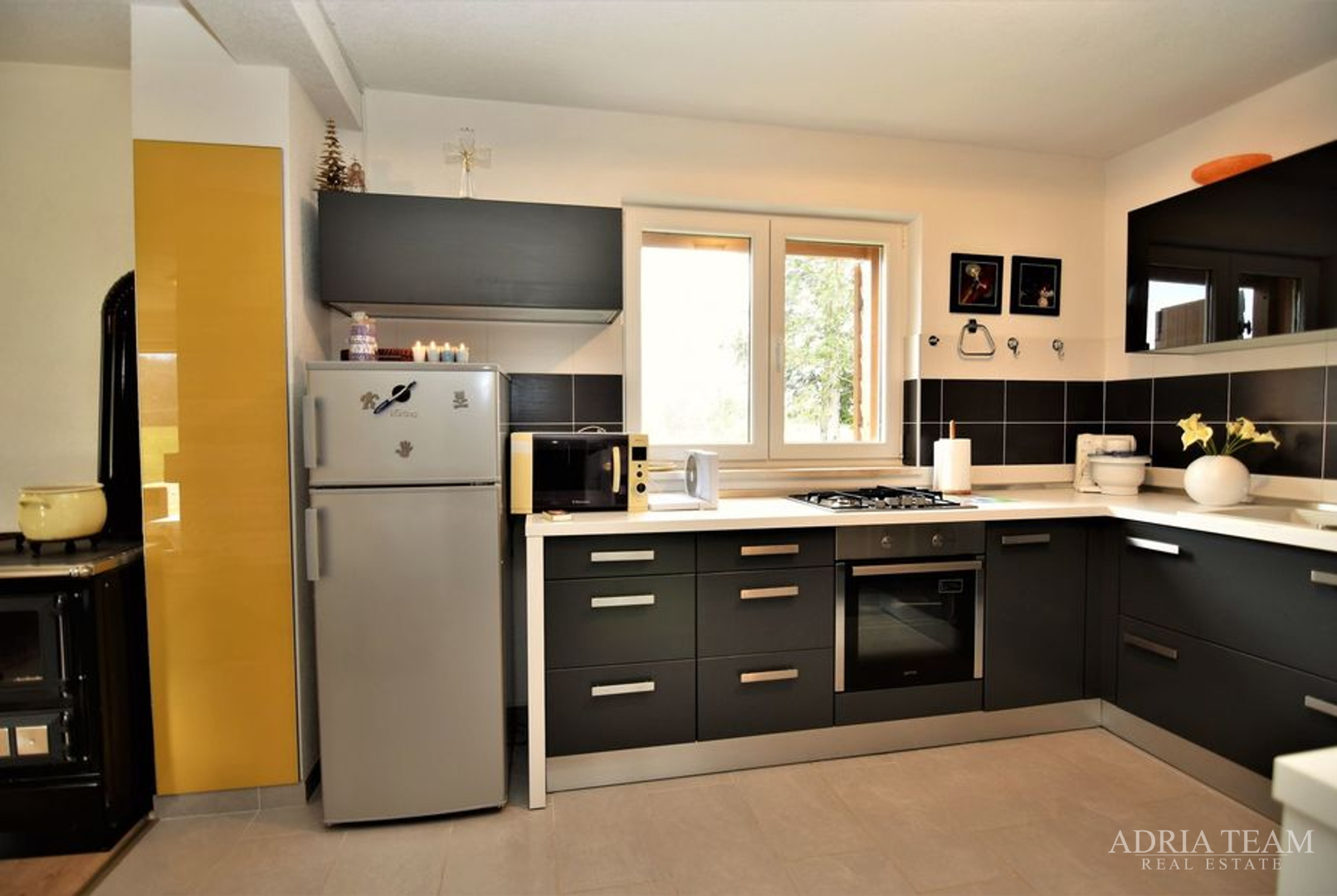 PROPERTY WITH A LUXURY VILLA WITH HEATED POOL AND COVERED TERRACE - 10,000 m2 OF LAND!