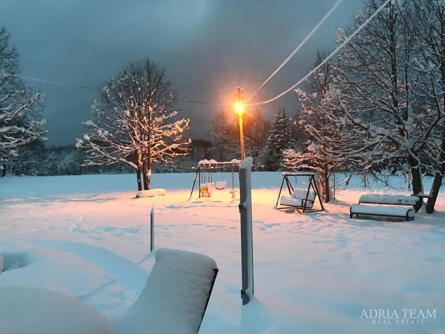 LUXURY VILLA WITH HEATED POOL AND COVERED TERRACE - 10,000 m2 LAND!