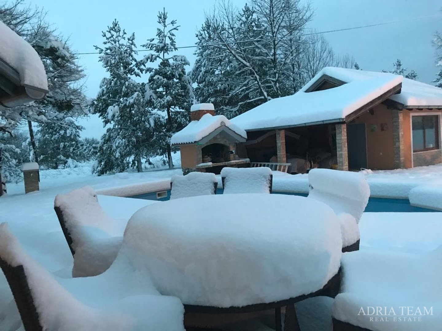 LUXURY VILLA WITH HEATED POOL AND COVERED TERRACE - 10,000 m2 LAND!