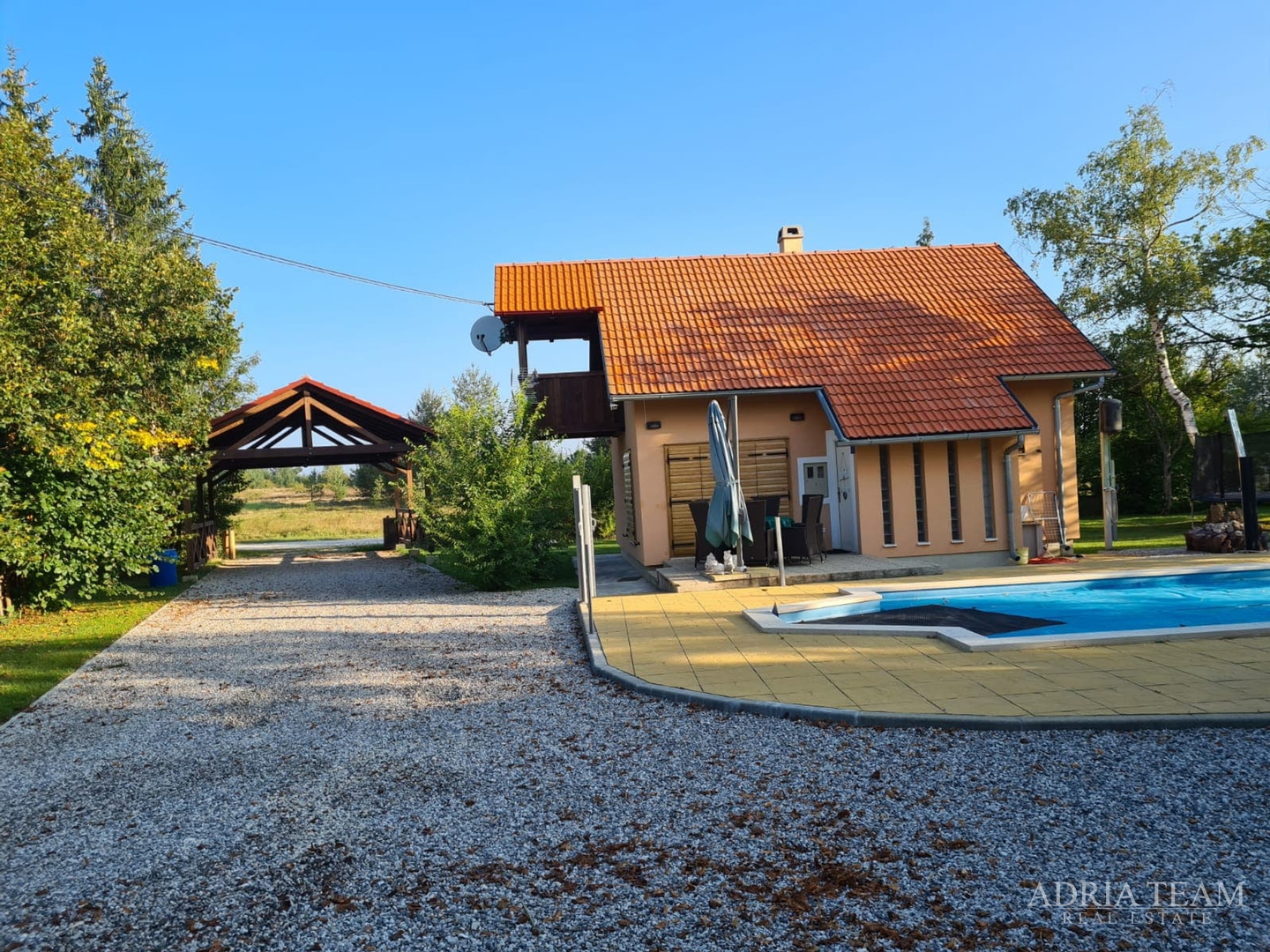 LUXURY VILLA WITH HEATED POOL AND COVERED TERRACE - 10,000 m2 LAND!