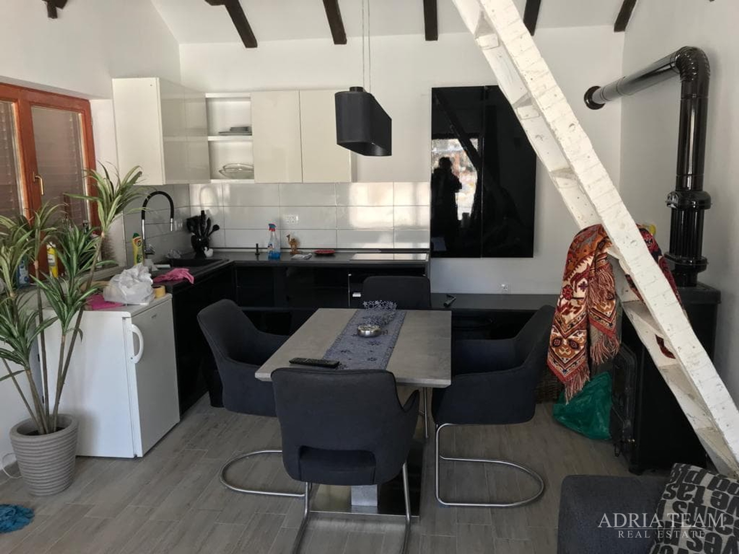 LUXURY VILLA WITH HEATED POOL AND COVERED TERRACE - 10,000 m2 LAND!