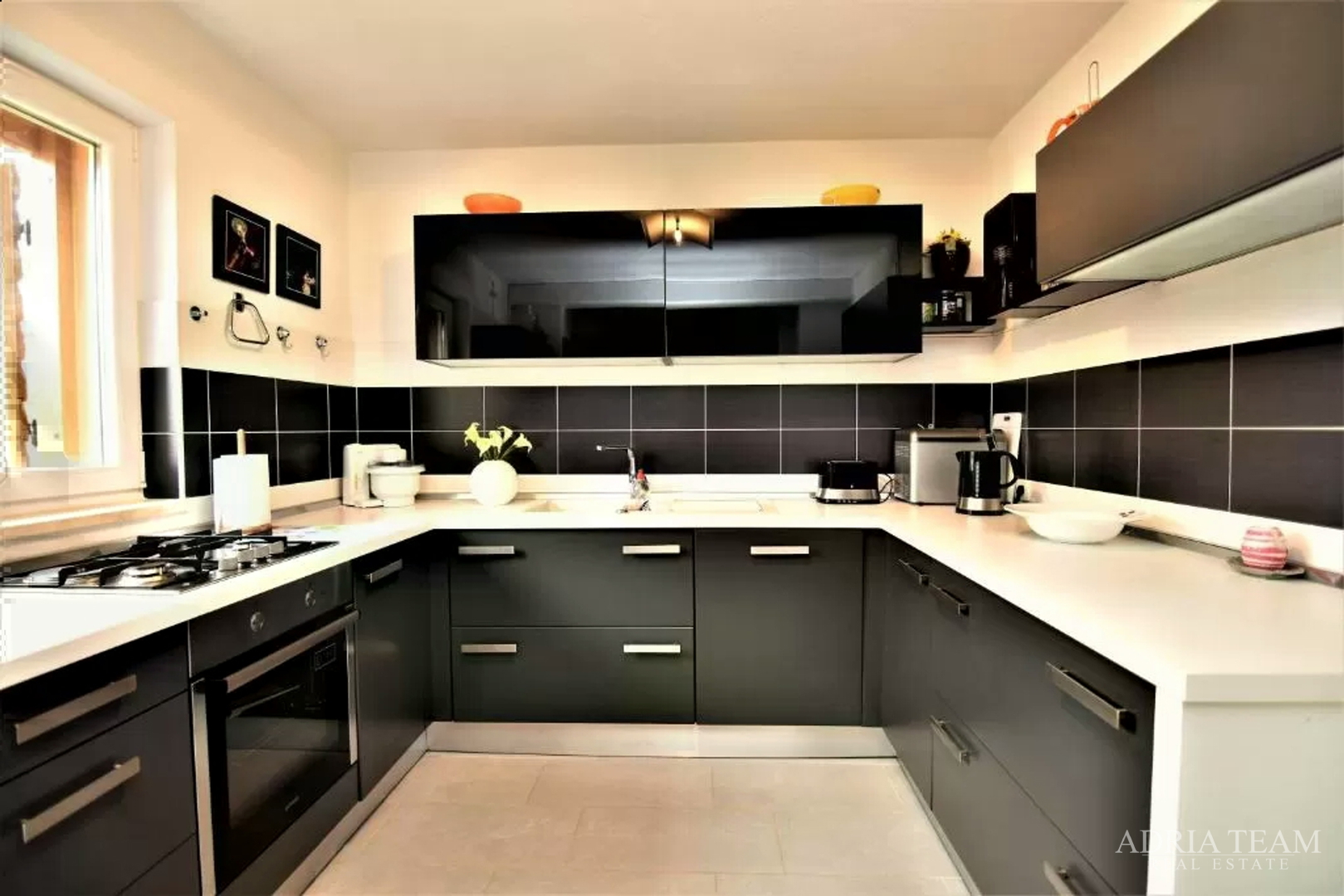 LUXURY VILLA WITH HEATED POOL AND COVERED TERRACE - 10,000 m2 LAND!