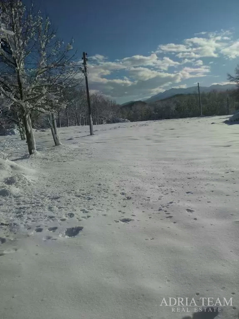 LUXURY VILLA WITH HEATED POOL AND COVERED TERRACE - 10,000 m2 LAND!