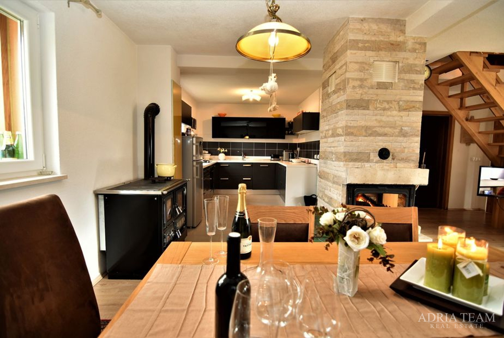 LUXURY VILLA WITH HEATED POOL AND COVERED TERRACE - 10,000 m2 LAND!