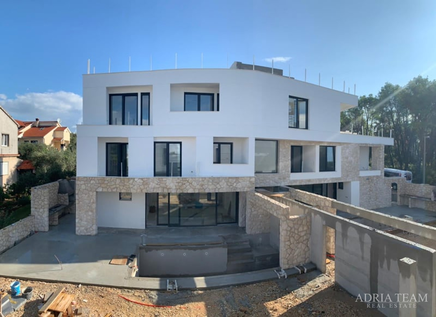 AKCIJA!! LUKSUZNI APARTMANI NA MIRNOJ LOKACIJI, 100 m OD MORA, KOŽINO - ZADAR