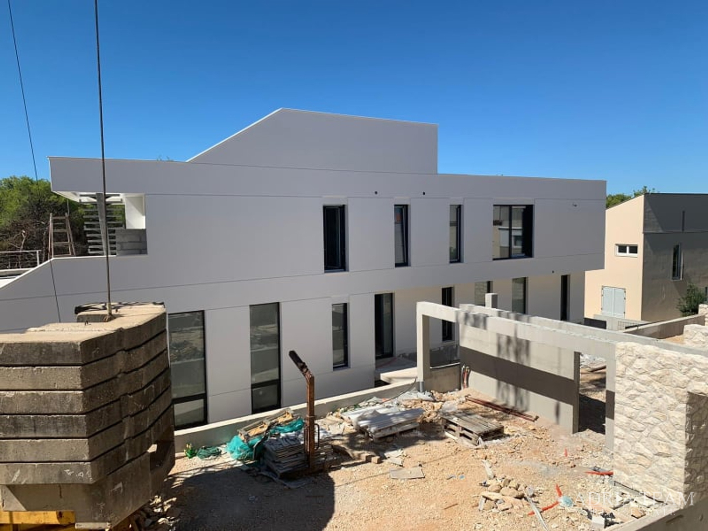AKCIJA!! LUKSUZNI APARTMANI NA MIRNOJ LOKACIJI, 100 m OD MORA, KOŽINO - ZADAR
