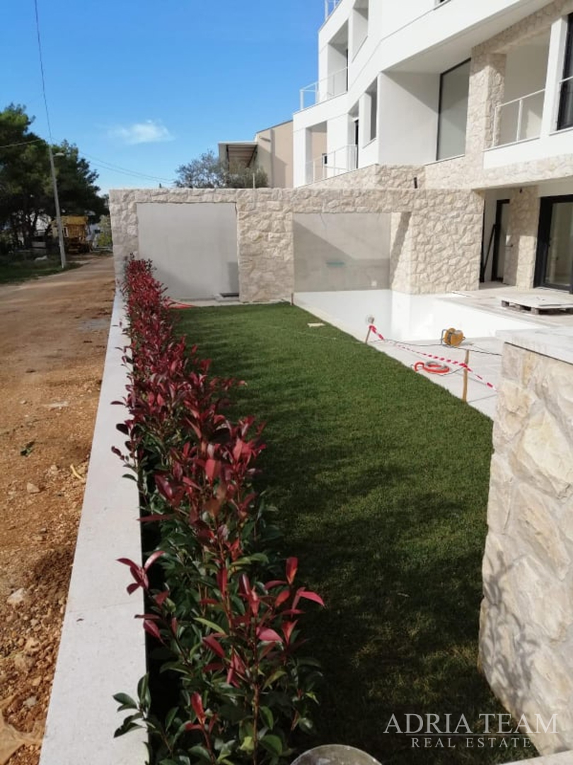 AKCIJA!! LUKSUZNI APARTMANI NA MIRNOJ LOKACIJI, 100 m OD MORA, KOŽINO - ZADAR