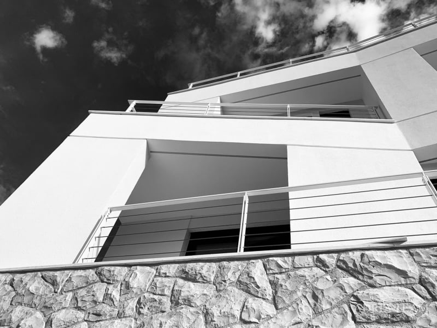 AKCIJA!! LUKSUZNI APARTMANI NA MIRNOJ LOKACIJI, 100 m OD MORA, KOŽINO - ZADAR