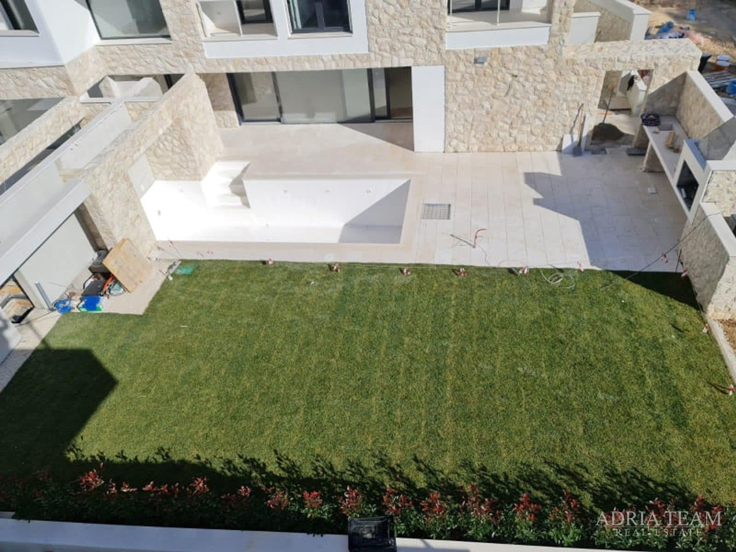 AKCIJA!! LUKSUZNI APARTMANI NA MIRNOJ LOKACIJI, 100 m OD MORA, KOŽINO - ZADAR