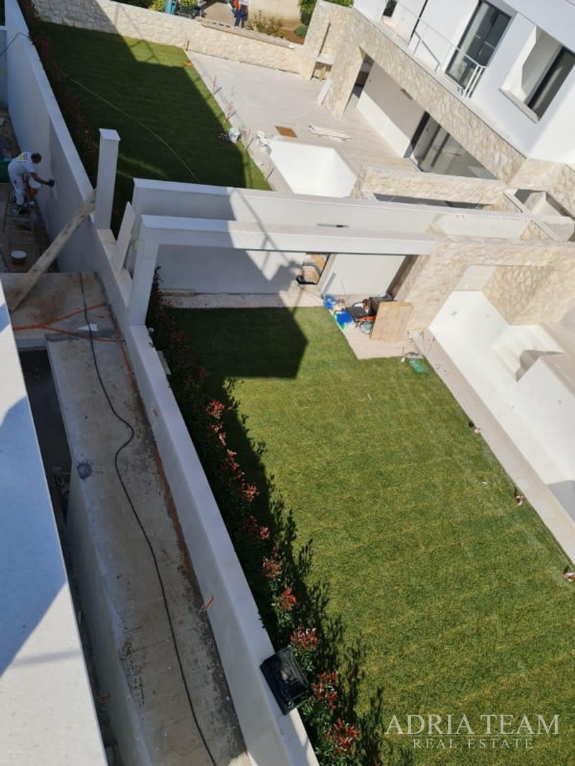 AKCIJA!! LUKSUZNI APARTMANI NA MIRNOJ LOKACIJI, 100 m OD MORA, KOŽINO - ZADAR