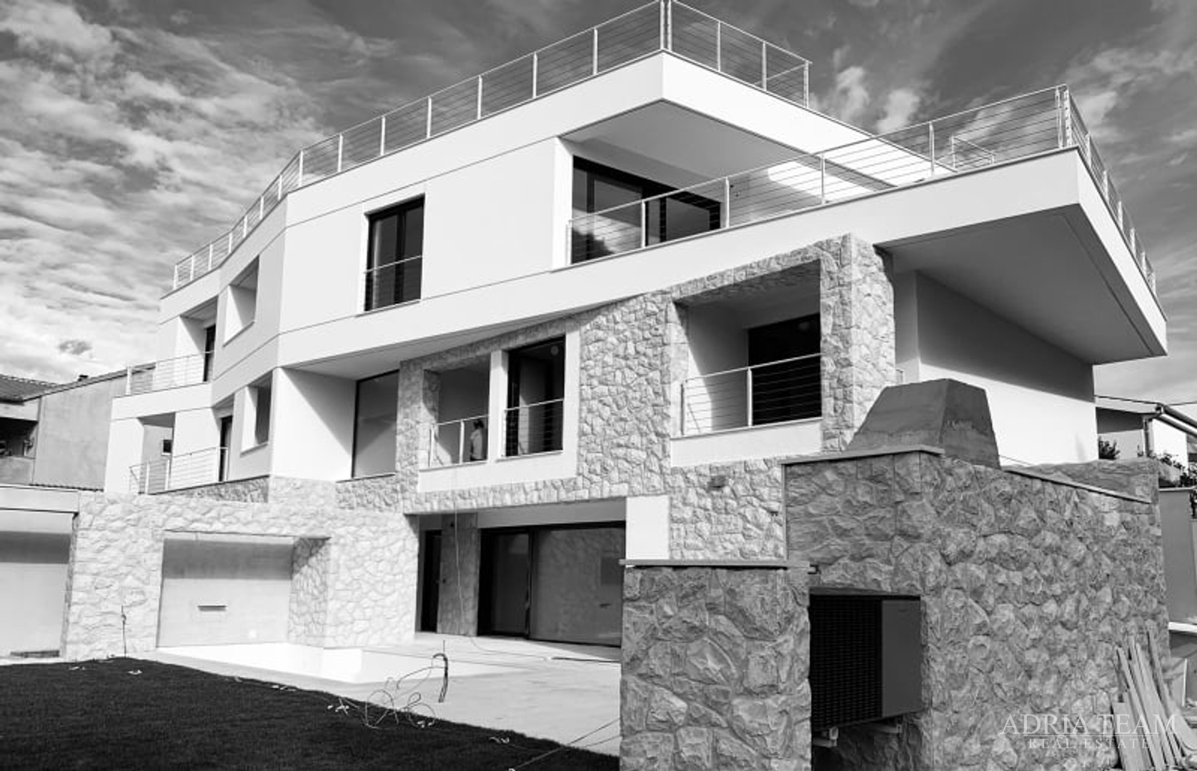 AKCIJA!! LUKSUZNI APARTMANI NA MIRNOJ LOKACIJI, 100 m OD MORA, KOŽINO - ZADAR