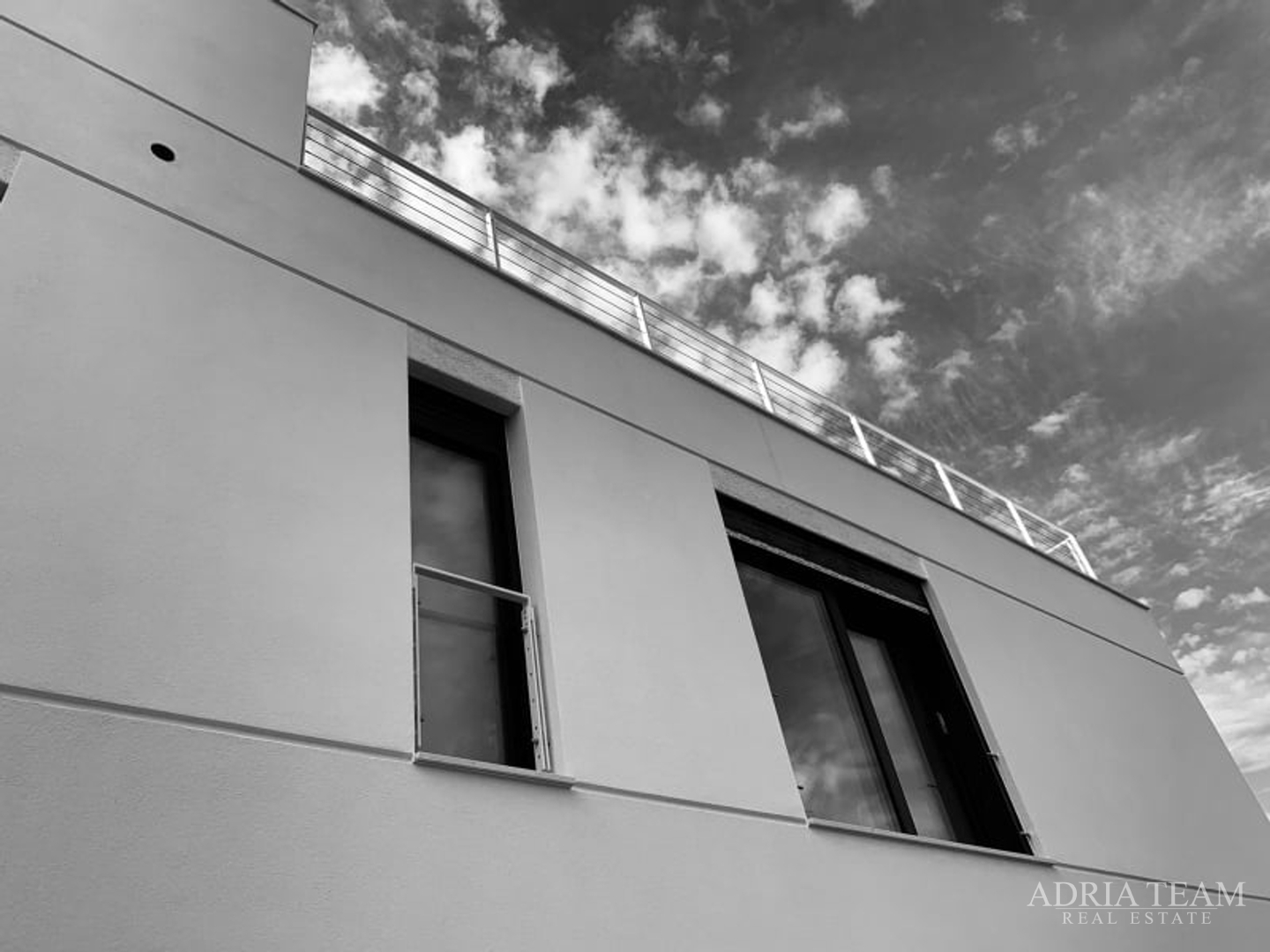 AKCIJA!! LUKSUZNI APARTMANI NA MIRNOJ LOKACIJI, 100 m OD MORA, KOŽINO - ZADAR