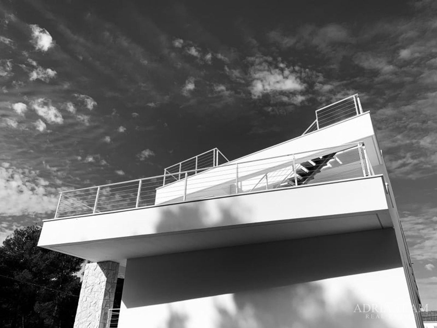 AKCIJA!! LUKSUZNI APARTMANI NA MIRNOJ LOKACIJI, 100 m OD MORA, KOŽINO - ZADAR