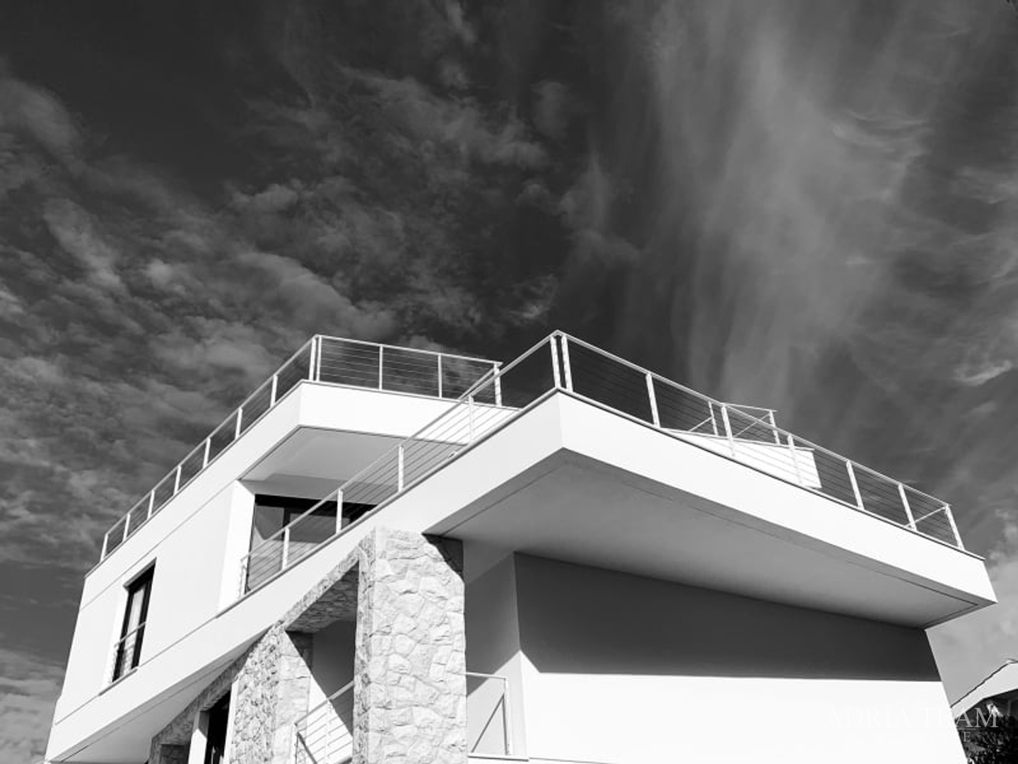 AKCIJA!! LUKSUZNI APARTMANI NA MIRNOJ LOKACIJI, 100 m OD MORA, KOŽINO - ZADAR