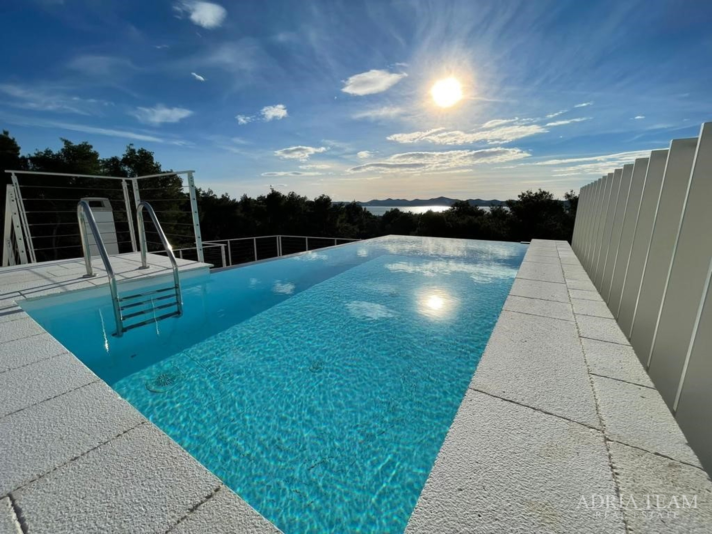 AKCIJA!! LUKSUZNI APARTMANI NA MIRNOJ LOKACIJI, 100 m OD MORA, KOŽINO - ZADAR