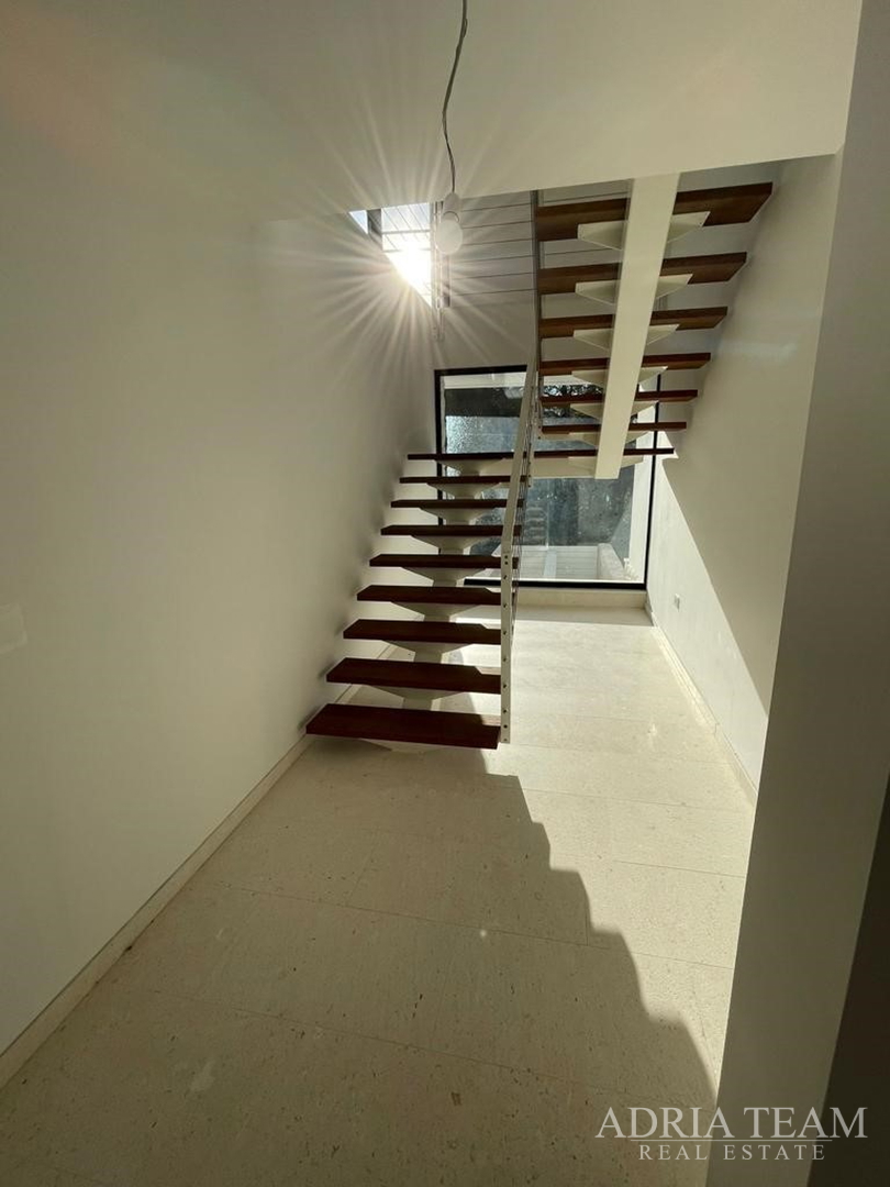 AKCIJA!! LUKSUZNI APARTMANI NA MIRNOJ LOKACIJI, 100 m OD MORA, KOŽINO - ZADAR