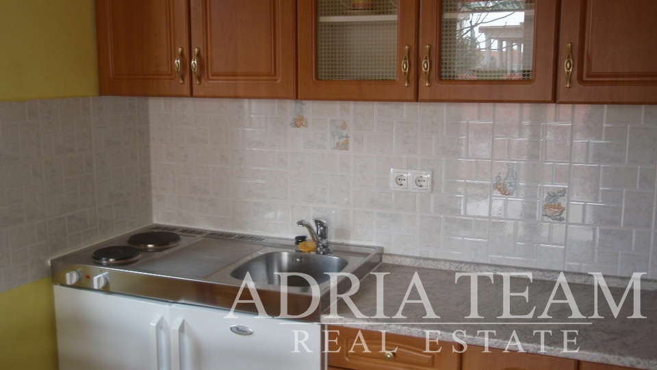 APARTMANSKA KUĆA SA 6 APARTMANA, 170 m OD MORA, ZADAR - BIBINJE