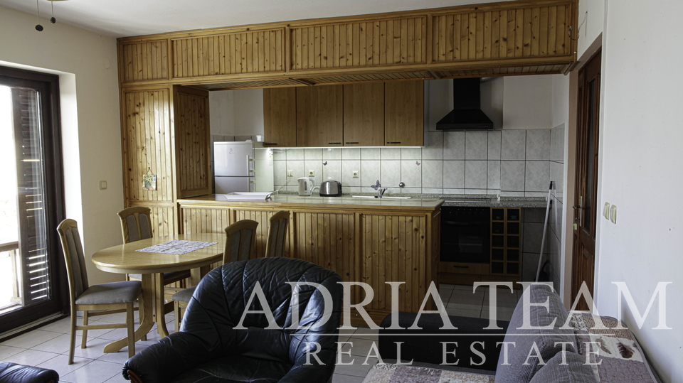 APARTMANSKA KUĆA SA 6 APARTMANA, 170 m OD MORA, ZADAR - BIBINJE