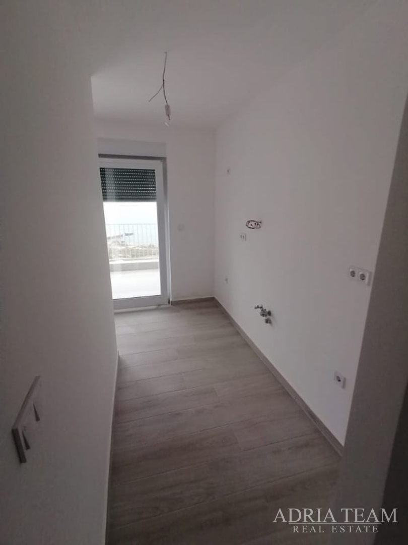 APARTMAN S POGLEDOM NA MORE, 10 m OD PLAŽE! AKCIJA! POVLJANA - PAG, VRUĆA PONUDA!