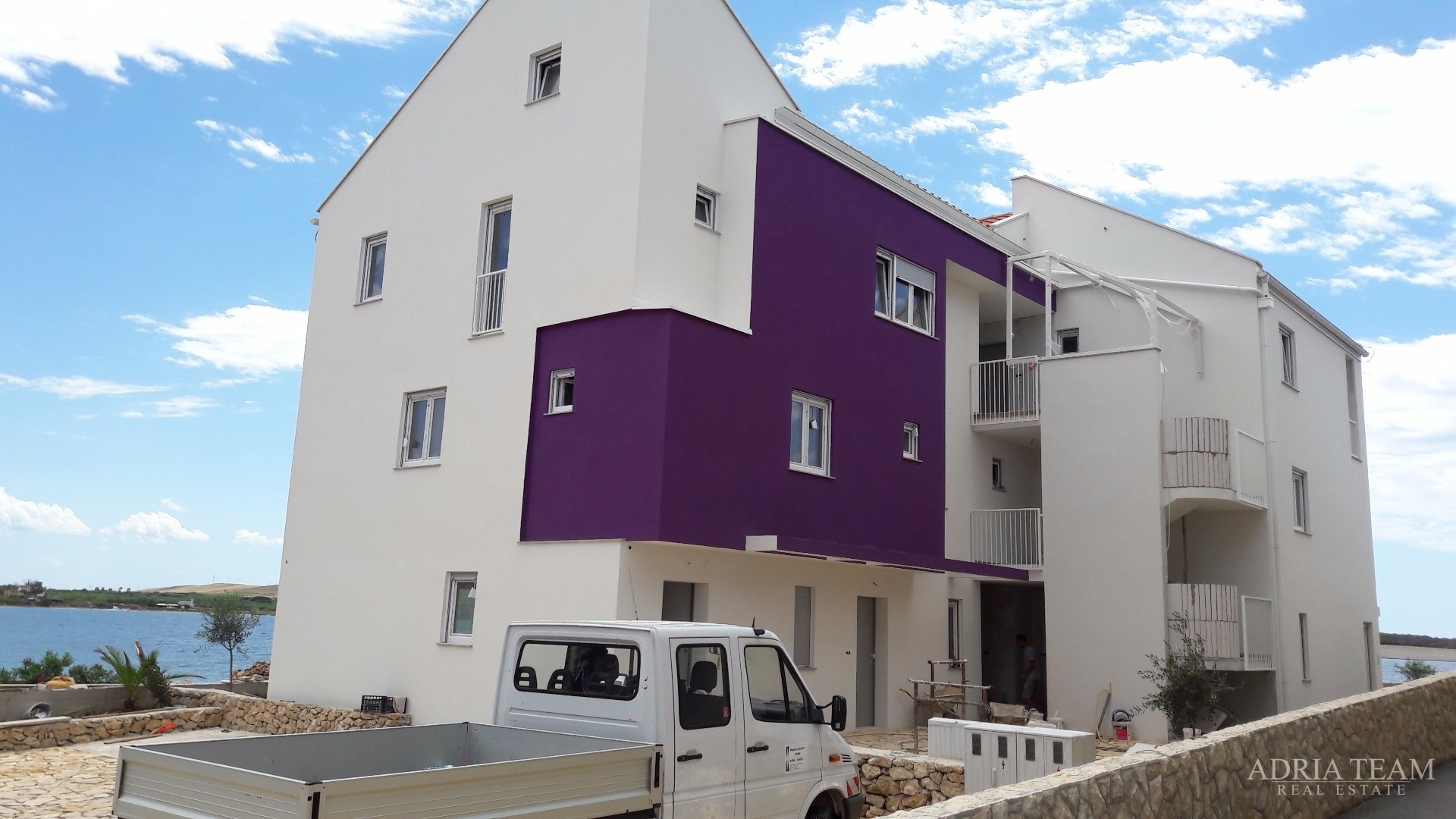 APARTMAN S POGLEDOM NA MORE, 10 m OD PLAŽE! AKCIJA! POVLJANA - PAG, VRUĆA PONUDA!
