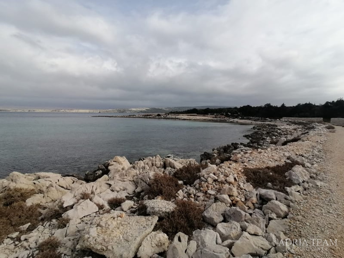 GRUNDSTÜCK, SPORT- UND FREIZEITZONE, ERSTE REIHE AM MEER, PAG - KOLAN