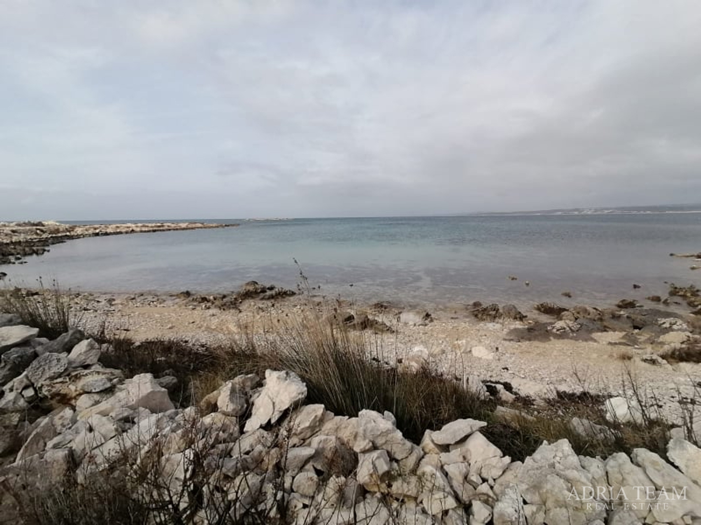 GRUNDSTÜCK, SPORT- UND FREIZEITZONE, ERSTE REIHE AM MEER, PAG - KOLAN