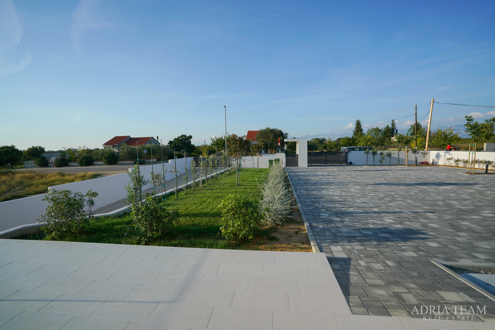 LUKSUZNO OPREMLJENA VILA S BAZENOM I VELIKOM OKUĆNICOM 3000 m2! U SRCU PRIRODE! POLJICA BRIG - ZADAR