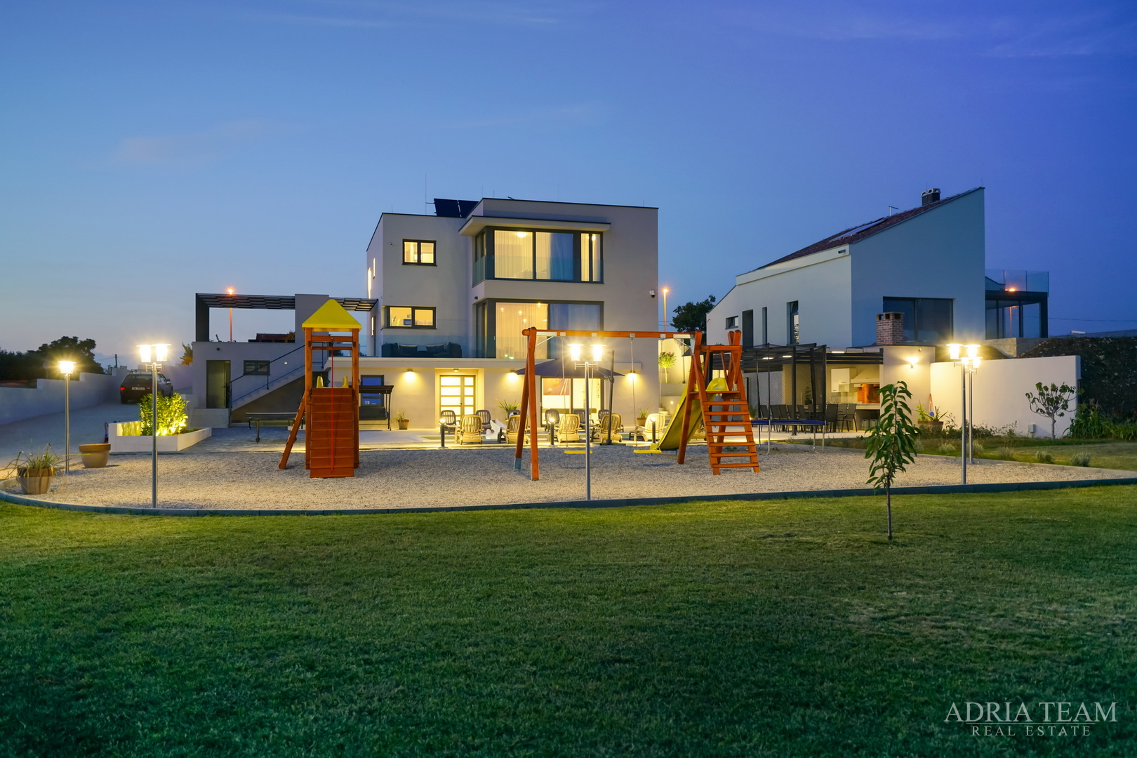 LUKSUZNO OPREMLJENA VILA S BAZENOM I VELIKOM OKUĆNICOM 3000 m2! U SRCU PRIRODE! POLJICA BRIG - ZADAR