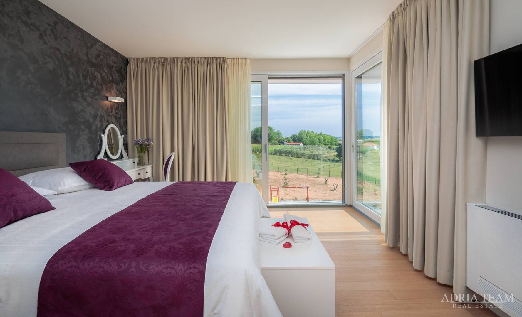 LUKSUZNO OPREMLJENA VILA S BAZENOM I VELIKOM OKUĆNICOM 3000 m2! U SRCU PRIRODE! POLJICA BRIG - ZADAR