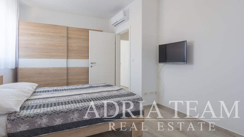 APARTMANSKA KUĆA  S POGLEDOM NA MORE, 250 M OD MORA, BIBINJE - ZADAR