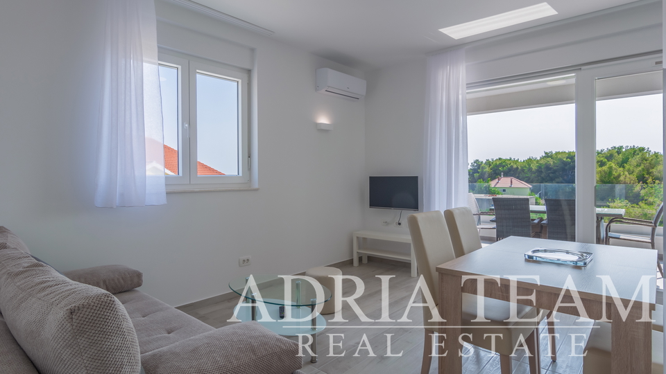 APARTMÁNOVÝ  DŮM S VÝHLEDEM NA MOŘE, 250 M OD MOŘE, BIBINJE - ZADAR